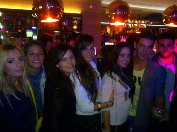 alvarosv88's tweet photo. Tarde/noche de #ginger @nati_1992 @NavarromRafa @ManfrefiLola @NeLa_Alfonso #sandra #vero habrá q repetir🎉🎊 http://t.co/tHgSoIpyVF
