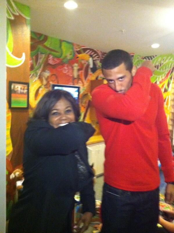 ctylerabc7's tweet photo. Hanging out with the big dog! @kaepernick7..#49er lifting spirits of sick children and families. http://t.co/vNqf5LP7Fr