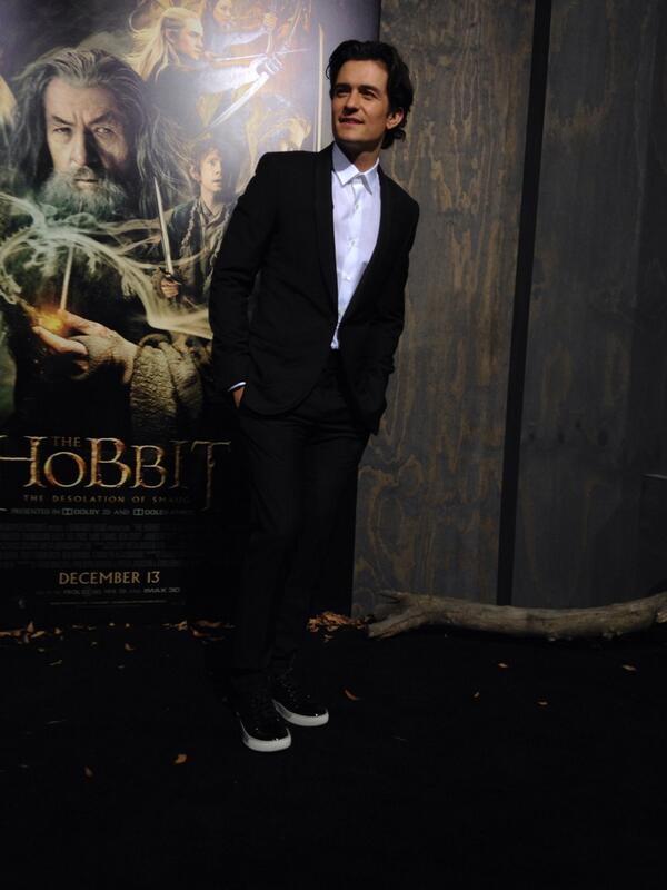 KerryLouiMcC's tweet photo. "@TheHobbitMovie: Still looking good after 10 years, Legolas. #OrlandoBloom #HobbitPremiere http://t.co/Eotpq91lDa" @Selfmade_Brain