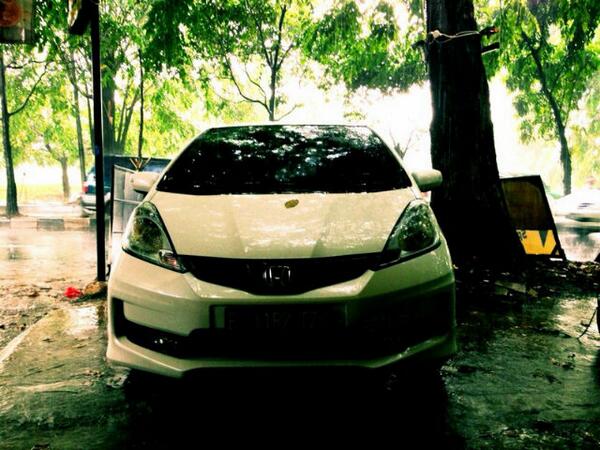 blasterhat's tweet image. Baru keluar 10 menit dr cuci mobil terus ujan deres itu kek dicacimaki klien tp gak bisa bales