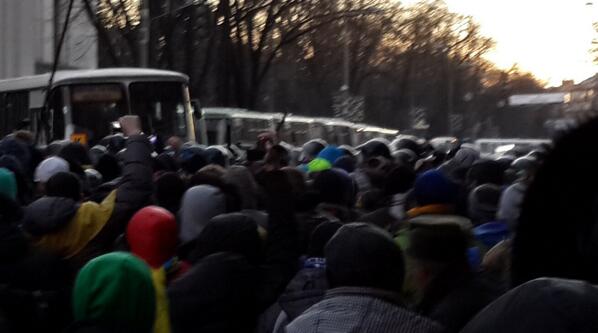 when_ua's tweet photo. RT @PashchakR: Сутички під ВР мали місце.. #євромайдан #euromaidan http://t.co/hTr3c6ouNf