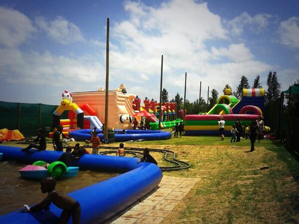 kleine_zalze's tweet image. Fun in the sun! #PebblesProject #ChristmasParty