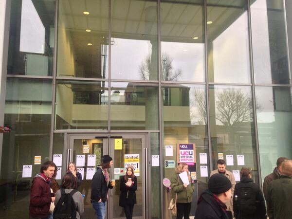 GoldOccupation's tweet photo. picket line at Ben Pimlott [Arts] Building: #fairpayinHE #D3Gold http://t.co/3UcWkNFJN2