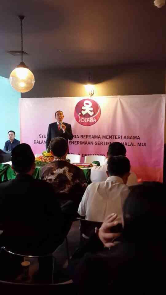 farahniy's tweet photo. "@SolariaID: Menteri Agama, Suryadharma Ali: "Solaria 100% Halal" :) #SolariaHalal http://t.co/fTo3Tf3d9k"