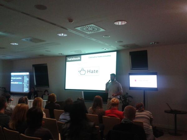 centrofixa's tweet photo. Epicky Jano Gordulic na #internetrulezz aj s jeho Hatebookom http://t.co/3t5WBV88vR