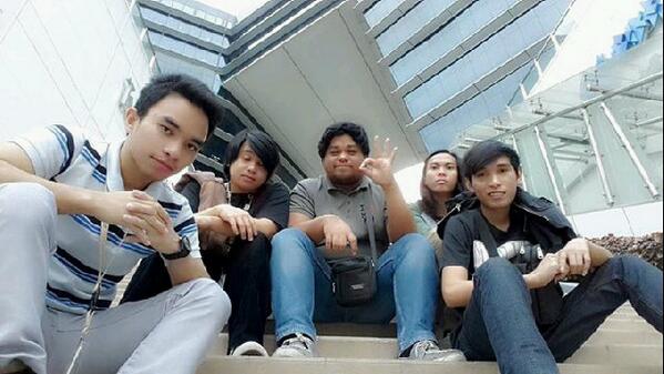 mikegiganto's tweet image. Angst? #moa #twoecom #teamperfect vocalist eh. Sa gitna tlga. Lol!