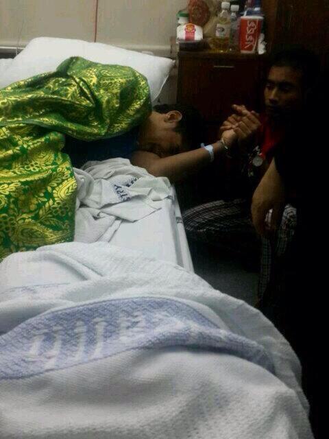 STUDENTSOFBH's tweet photo. Some Pic  to a child with blood Baltxr detainee
#Bahrain
#savealiqassab http://t.co/3B6tBTdatT