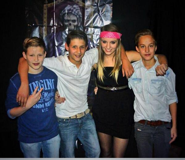 LiefsMelanie_x's tweet image. met me schatjes ♡♡♡♡♡ @VeenendaalMicha @BorisVeenendaal &amp;amp; @Skip_Broers