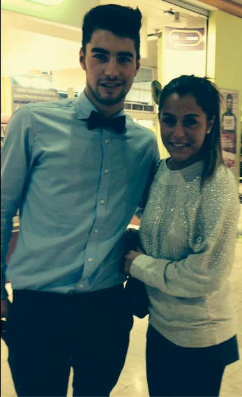 FAN_TVRealite's tweet photo. @AnaisCSS7 et un ami ! Toujours aussi magnifique ! #AnaisCamizuli http://t.co/F6PaFpXhtm