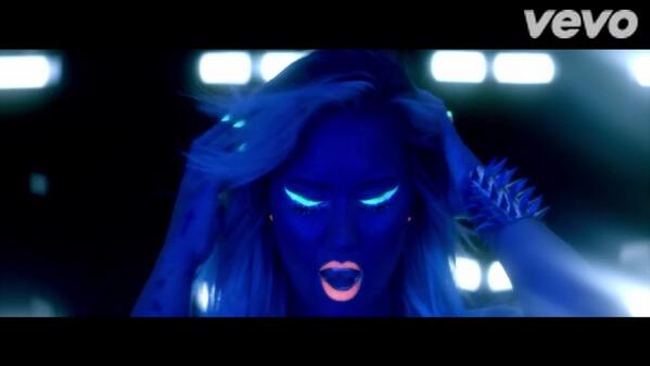 navalii's tweet photo. #neonlights http://t.co/gjRG9EpJfn