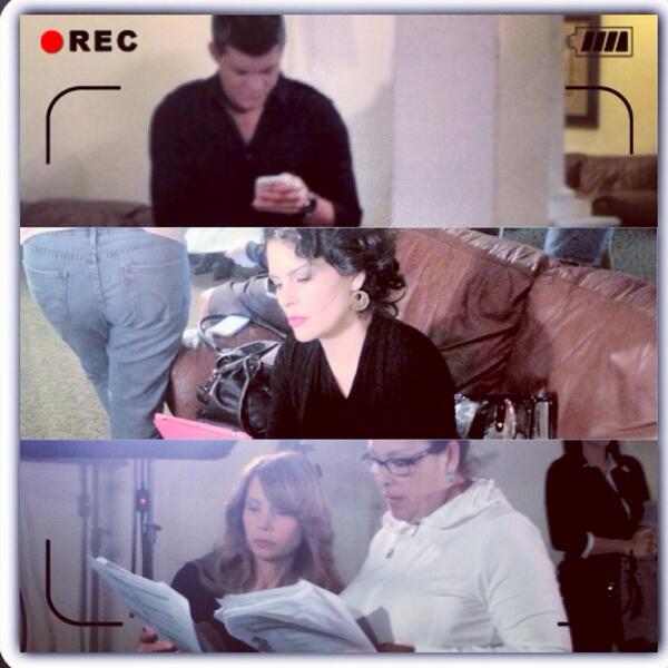 raqueneloficial's tweet photo. Preparandonos para grabar... @SantaDiablaTV @Telemundo @laondiviela @Alberich_B 🙏 http://t.co/WotqvQtlL2