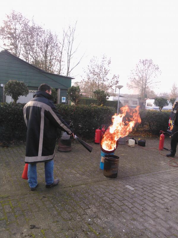 De dinsdag zit er weer op,BHV training van <a href="/arbomatch/">Gert van Rijssen</a> beademen,reanimatie, AED gebruik en natuurlijk brandje blussen