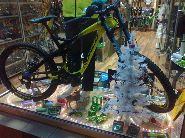 tachmud2005's tweet photo. Are You Ready for Christmas? http://t.co/0ooq5uGa4e http://t.co/QgusE8Tm8L