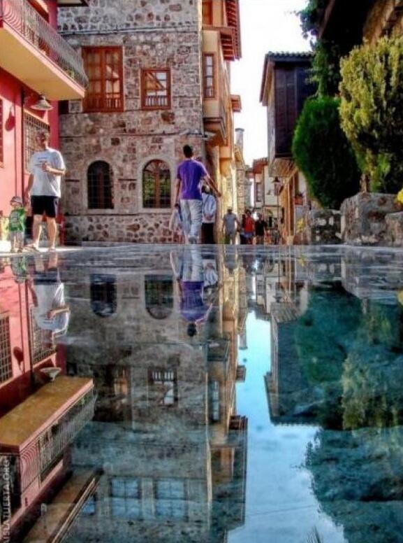 WorldPicture_MF's tweet photo. La calle del espejo, Antalya. http://t.co/KWN05LgliH