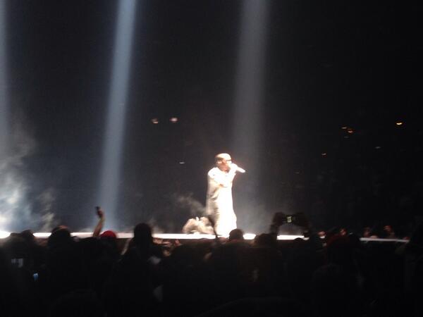 EveryKanyeDay's tweet photo. More #YeezusTour #YEEZY photos #ATL http://t.co/QcZoHfTmDf