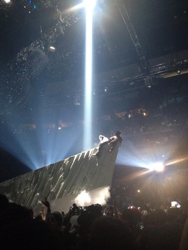 EveryKanyeDay's tweet photo. #YeezusTour #YEEZY photos #ATL http://t.co/WUuZpfOdo2