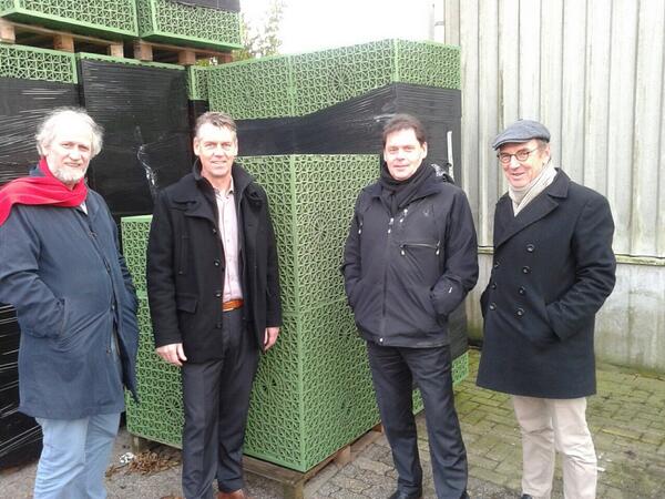 marianneschuurm's tweet photo. Met het college op werkbezoek bij Joosten kunststoffen in Gendt; mooi bedrijf dat gaat verhuizen om uit te breiden. http://t.co/zDSNUpC8Yt