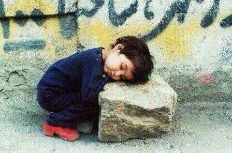 لقطة غنية عن التعليق توجز مأساة أطفال سوريا .. تالله لنسئلن عن خذلانا لهم