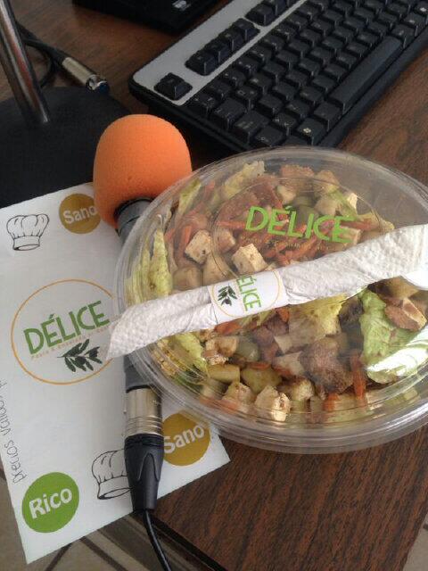 chofaquino's tweet photo. Y que me mandan una deliciosa ensalada a la radio!!! Yeiiihh!! Gracias #delice http://t.co/XQ9mT1MJfB