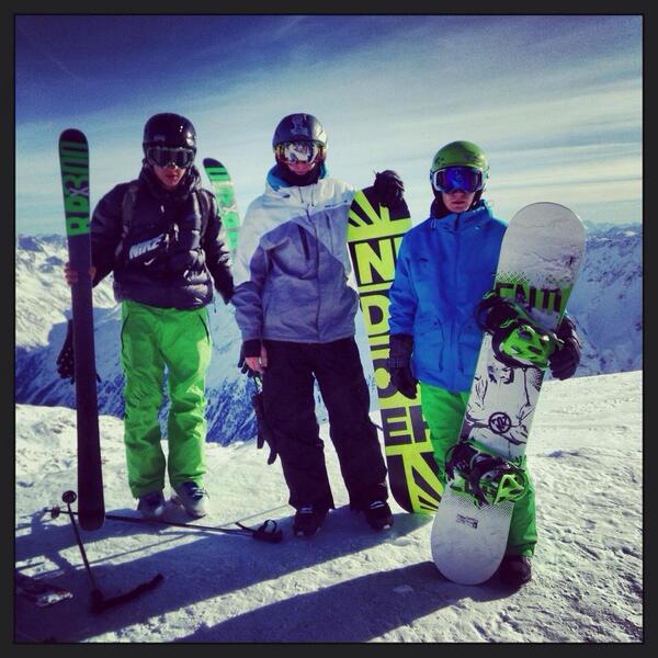 DuzersTeam's tweet photo. Good time in the mountains #sölden #3250m ✌🗻🏂 http://t.co/Xra7P0Z6nw