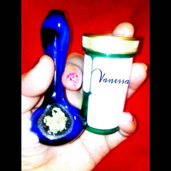 Purplestar_19's tweet image. MY I DON'T GIVE A FUCK!!!.... FUCK You MEDS!!!!!!! #willywonka #bluepipe