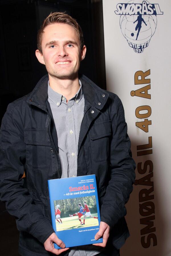 FabianMPT16's tweet photo. Kan med stor glede presentere Smørås ILs jubileumsbok. Skrevet av @erikmthrondsen &amp; undertegnede. Opplag på 500 #smil http://t.co/oYHGDoDEnM