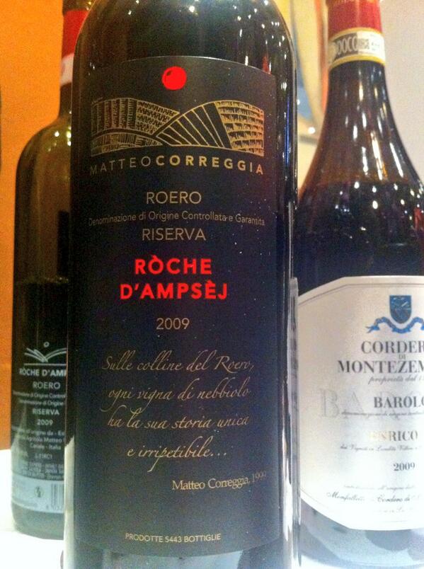 Il Roche d'Ampsej '09 di <a href="/Roero_Wine/">Matteo Correggia</a> è senza ombra di dubbio uno dei 3 migliori #nebbiolo della serata! <a href="/CorreggiaG/">Giovanni Correggia</a>