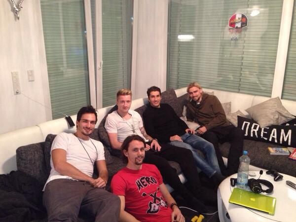 DortmundUK's tweet image. “@nurisahin05: Viel Glück Jungs! #dfbpokal http://t.co/RowwlxEJ2d”

Oh that's cool.