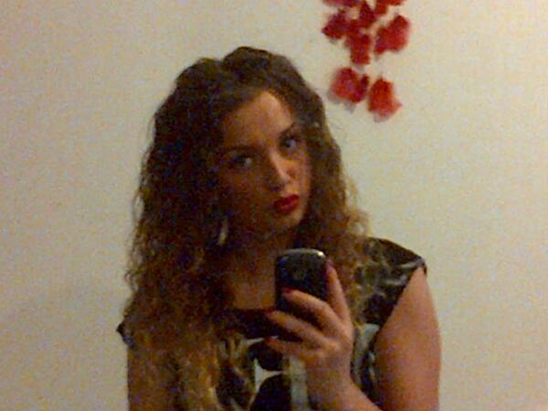JazyRosa's tweet image. I look so much younger when my hairs curly #NaturalLocks #BabyFaced