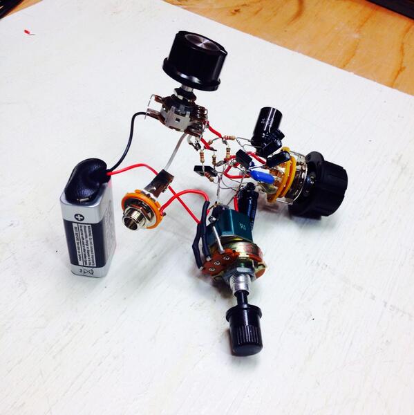 john_espey's tweet image. Astable #multivibrator circuit generating a square wave from &amp;lt;1 Hz to &amp;gt;20kHz with output gain control.