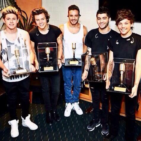 #StoryOfMyLifeFollowParty
🇺🇸Retweet💙
🇯🇵Follow Me💛
🇬🇧I Follow Back❤️
🇪🇸Follow Who Retweets💚
🇮🇹#SHOUTOUT 💜
