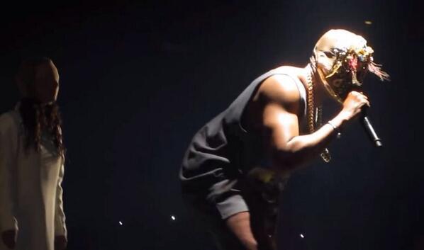 EveryKanyeDay's tweet photo. #YeezusTour #YEEZY http://t.co/CbQjnH5vhu