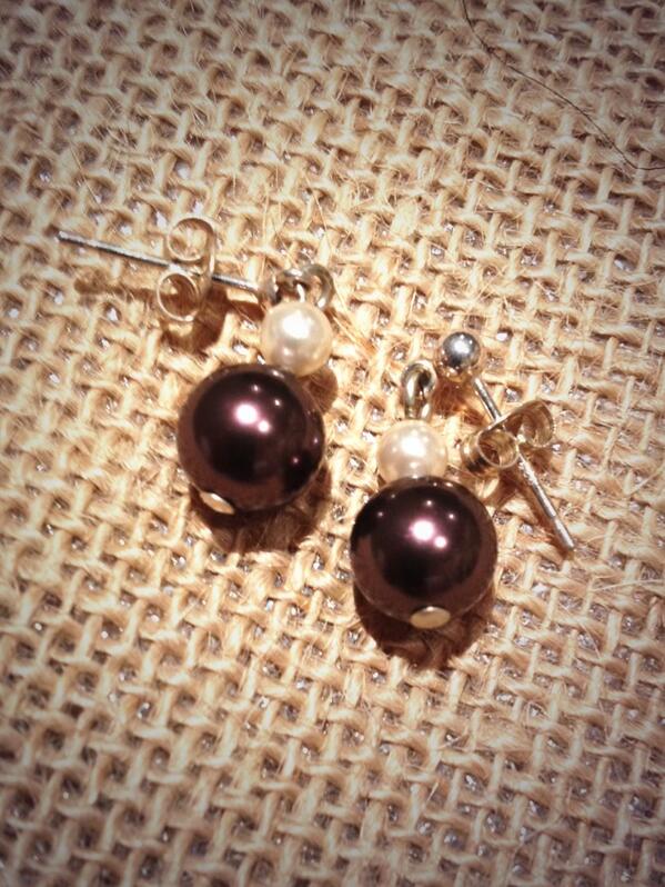 Hand0Made's tweet image. Sterling silver Swarovski pearl studs £5. Order &amp;amp; pay before 18th December for free guaranteed delivery before Xmas