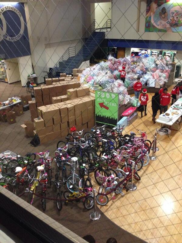 JamieSchlacter's tweet photo. Give-a-thon collection day #whyilovestevenson http://t.co/7rYM6oMF4a