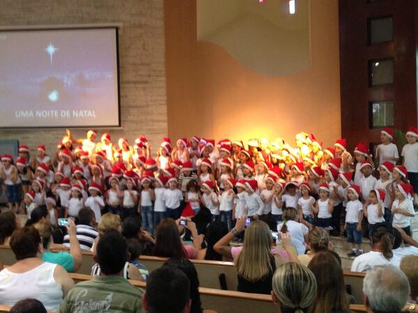 vilmandrade's tweet photo. 1@ sessão da cantata de Natal do CAL http://t.co/9fNddKDv7x