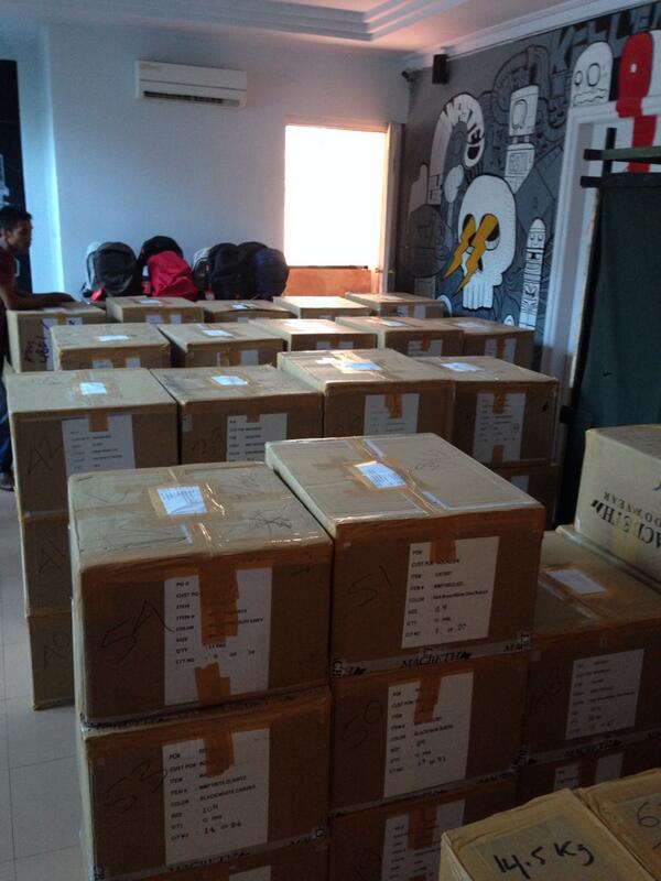 Hugee..!!tunggu info lebih lanjut yah!! <a href="/GriffonsArmy/">Griffon's Army</a> <a href="/GA_Mks/">Griffon's Army MKS</a> @MacbethIndo <a href="/Macbethfootwear/">Macbeth</a>