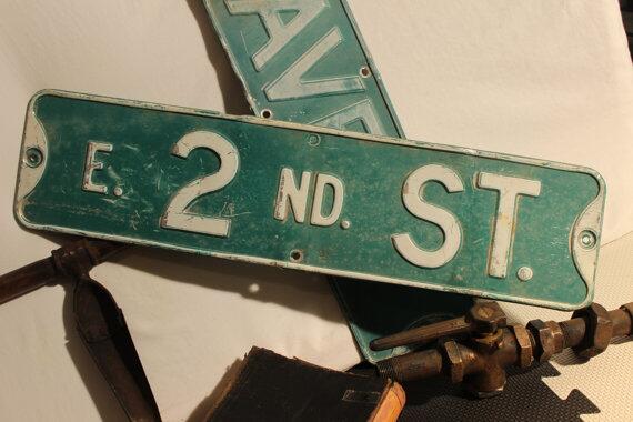 TheRustyCave's tweet image. Ever wanted a street sign from 1945? Here's your chance! etsy.com/listing/169624…