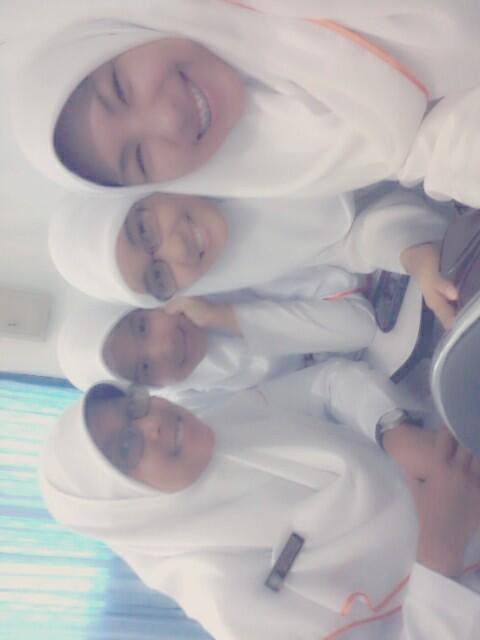 ben4vit's tweet photo. campus with @pskartika @nonenx_deuyiz @dezhymitsuchuus http://t.co/egLpYdArqm