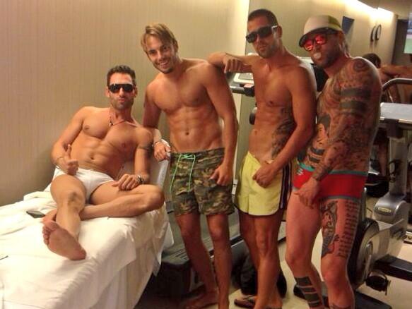 chache_miguel's tweet photo. @SergioQQCCMM @CfSergioqqccm @PacoQQCCMM @CFPacoQQCCMM @ToniFontanaBCN los chulazos de #qqccmm3@qqccmh http://t.co/qtXvBM8MQU