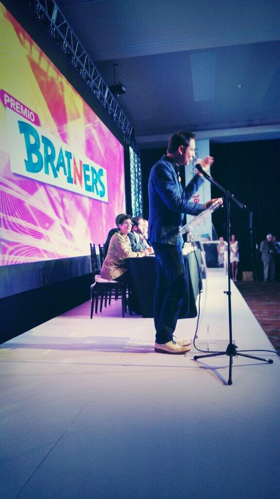 modanextel's tweet photo. Nuestro querido amigo @janmexico apoyando a la niñez mexicana y la creatividad de @premiobrainers http://t.co/1NWgWRgF5x