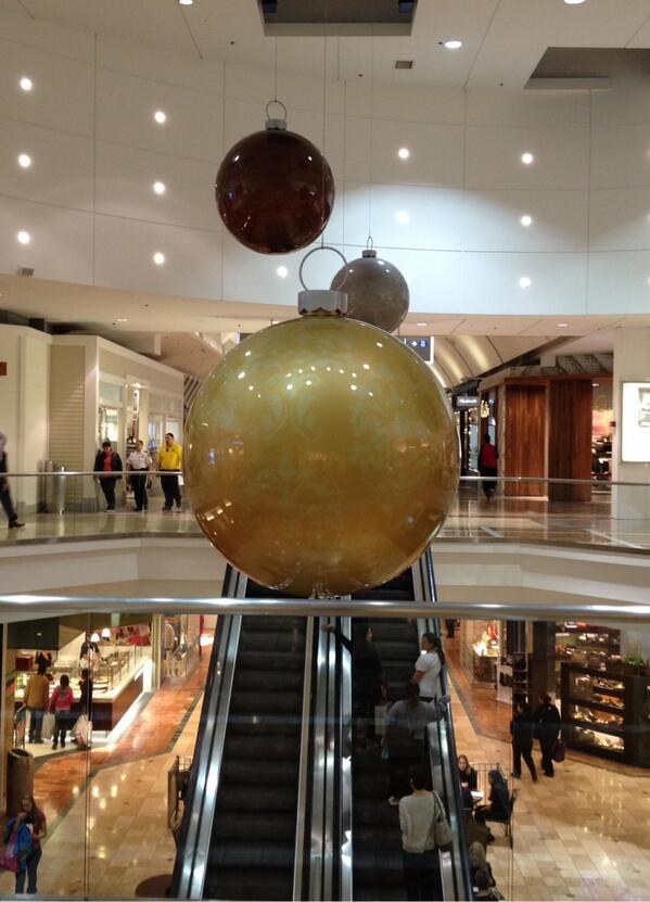 Button_Crafter's tweet image. Yes big! But are they shatterproof?  I like these getting into the spirit...#Christmas