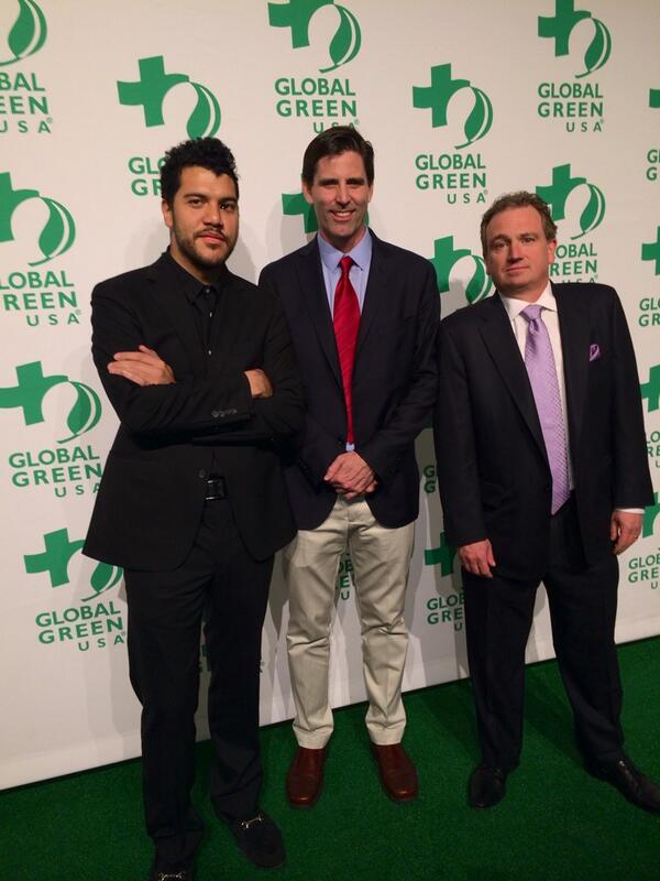 globalgreen's tweet photo. Our honorees rocking green carpet at the Sustainable Design Awards! #GGNYC @benbronfman @mzjacobson @ActionCarting http://t.co/M7LBi6l6rv