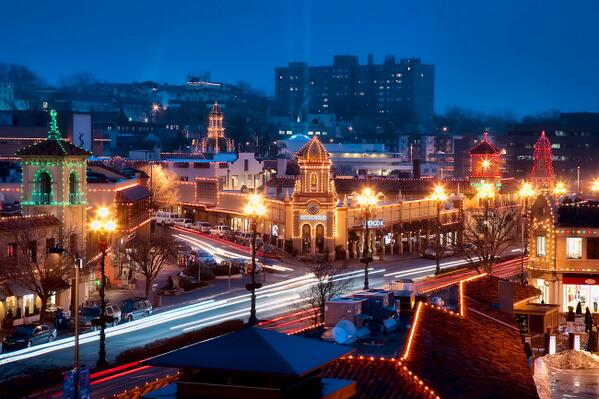 KCeverything's tweet photo. Kansas City illuminates the Heart Of America during the Holiday Season! @ThePlazaKC By @ericbwrs http://t.co/Cj2Gw1yWLI
