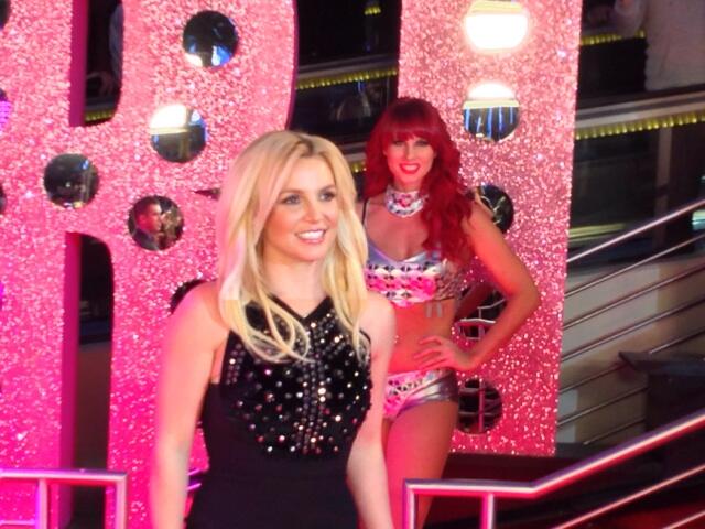 Britney: Piece Of Me >> Residencia en Las Vegas - Página 28 BamgyJrCMAAXIEw