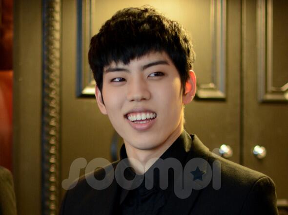 BamtiODCEAA03fk.jpg:large