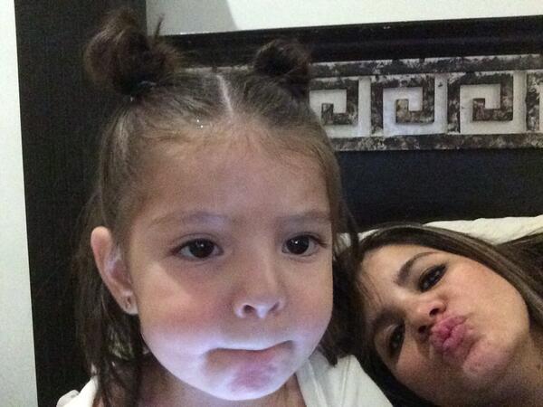 atzzy's tweet photo. Ya en la casa tirando bola http://t.co/FosRFZ6p4d