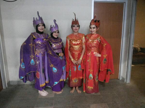 Hai cewe2 cantik  @stefaniningrum  <a href="/tiarisaputri/">XA</a>  <a href="/amelindarg/">Kuproy</a>  <a href="/haaniifah/">Hanifah Nur Azizah</a>