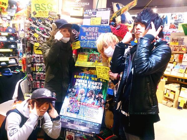 vv_nagoyaparco's tweet image. サンエルの方々ご来店！！お忙しい中お立ち寄り有難うございます！！メジャーデビューおめでとうございます！！#サンエル　#TLDK