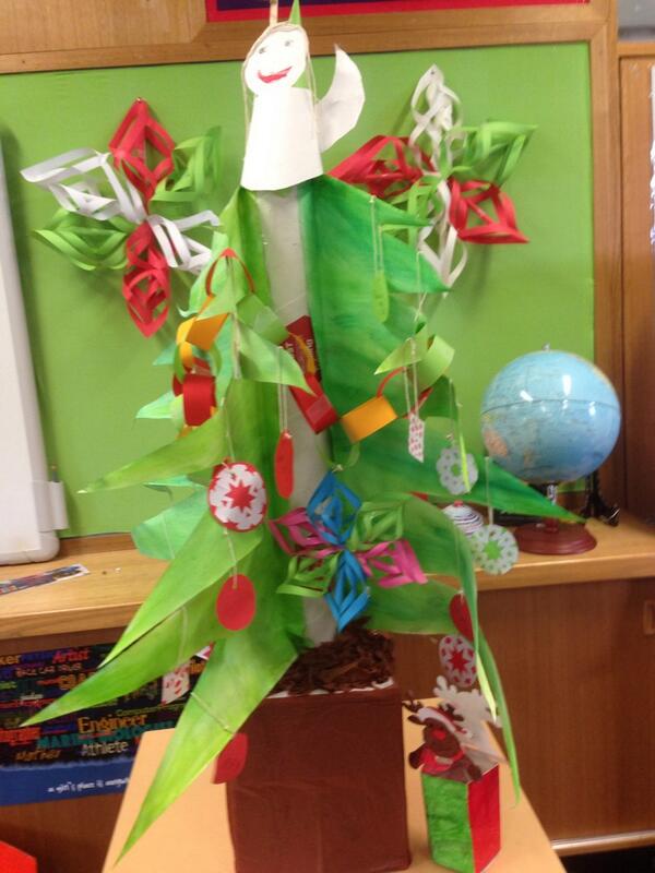 6ccggs's tweet photo. Class made Christmas Tree - so creative! http://t.co/hmkdc1kXpt