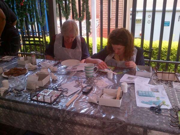 BonitaSuckling's tweet image. The nurses concentrate on doing the mosaic to perfection! @RbowsSmilesNPO #SpoilAHero